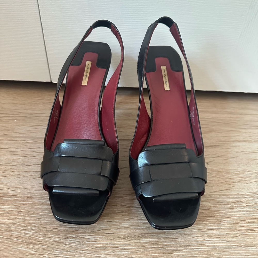 Slingback pumps
